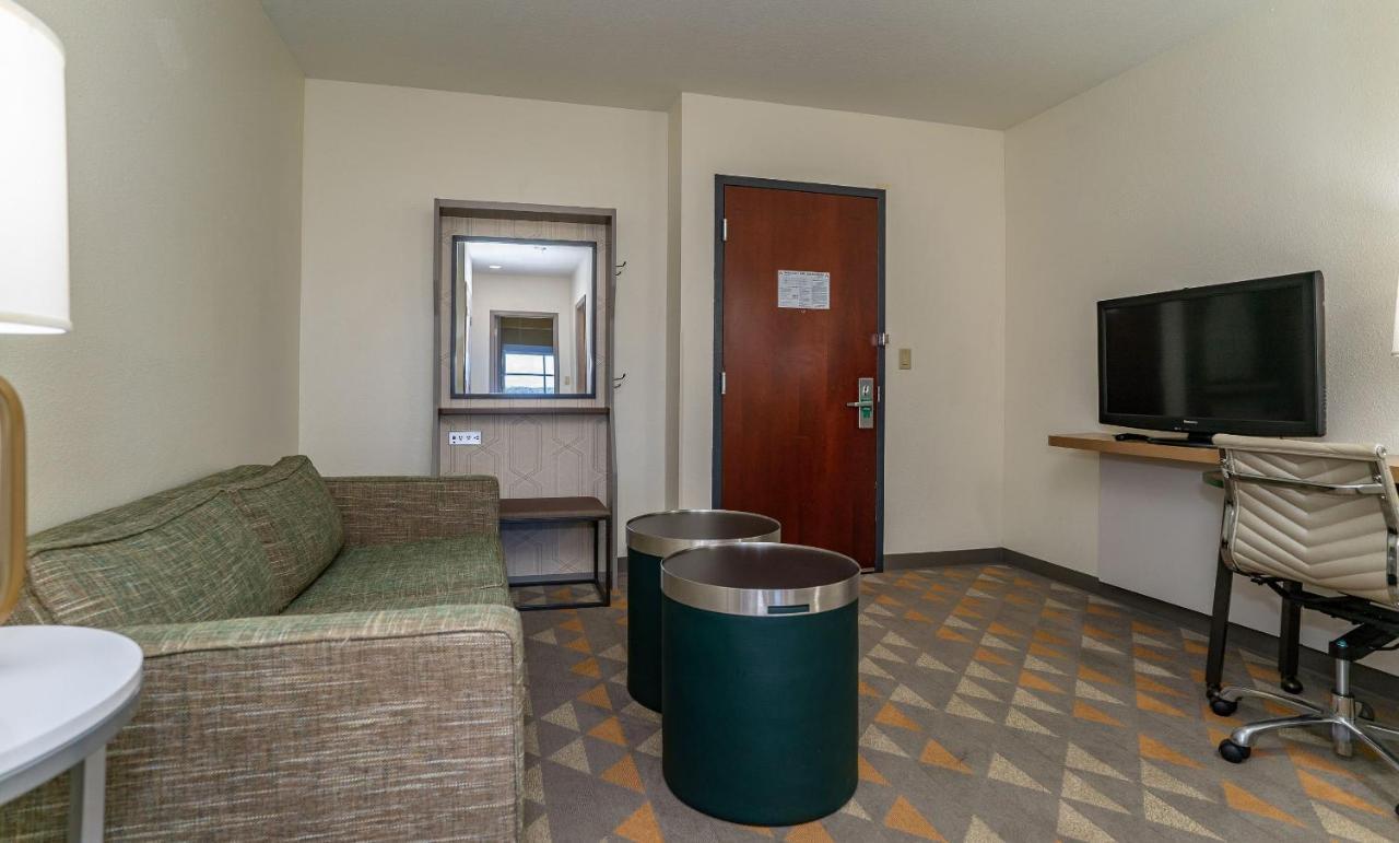 Holiday Inn Hotel & Suites Beaufort At Highway 21 By Ihg Exterior foto